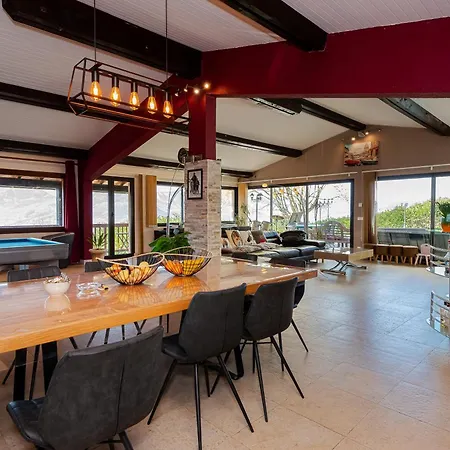 Maison Avec Piscine, Et Jacuzzi *